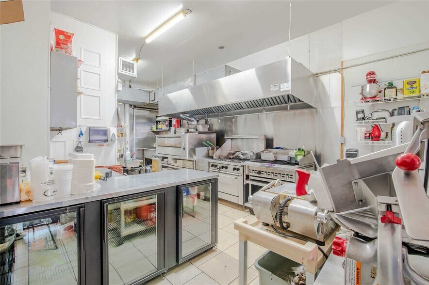 More Photos Of 62 Dunlop St W, Barrie Storefront Retail Residential For Sale