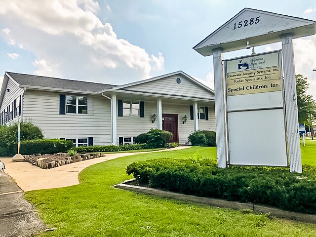 More Photos Of 15285 Watertown Plank Rd, Elm Grove Office For Lease