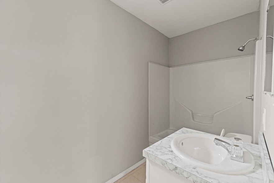 More Photos Of 142 S Val Verde Rd, Donna Apartments For Sale