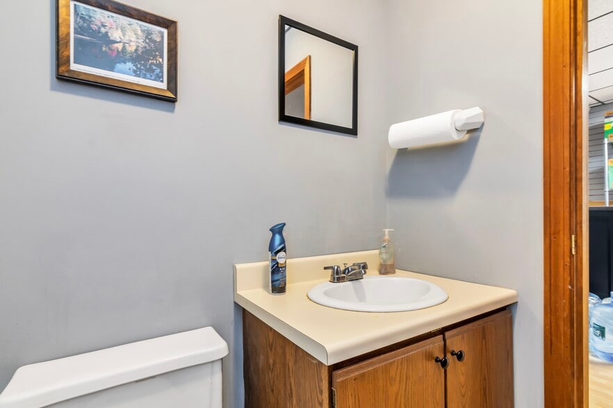 More Photos Of 1794 Bridge St, Dracut Storefront For Sale