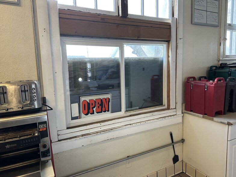 More Photos Of 2320 Belshaw St, Mojave Restaurant For Sale