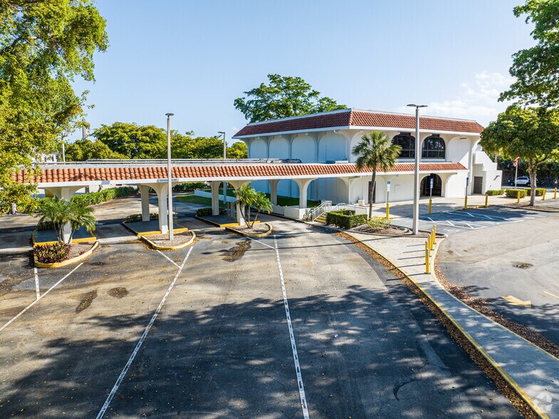 More Photos Of 990-1000 N Federal Hwy, Boca Raton Storefront Retail Office For Lease