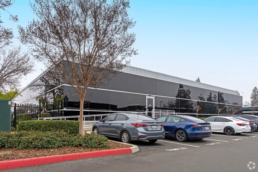 Primary Photo Of 1306 W Herndon Ave, Fresno Coworking Space