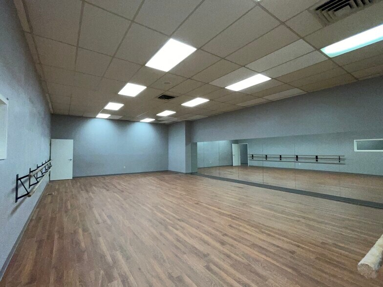 More Photos Of 8426 N Lombard St, Portland Storefront Retail Office For Sale