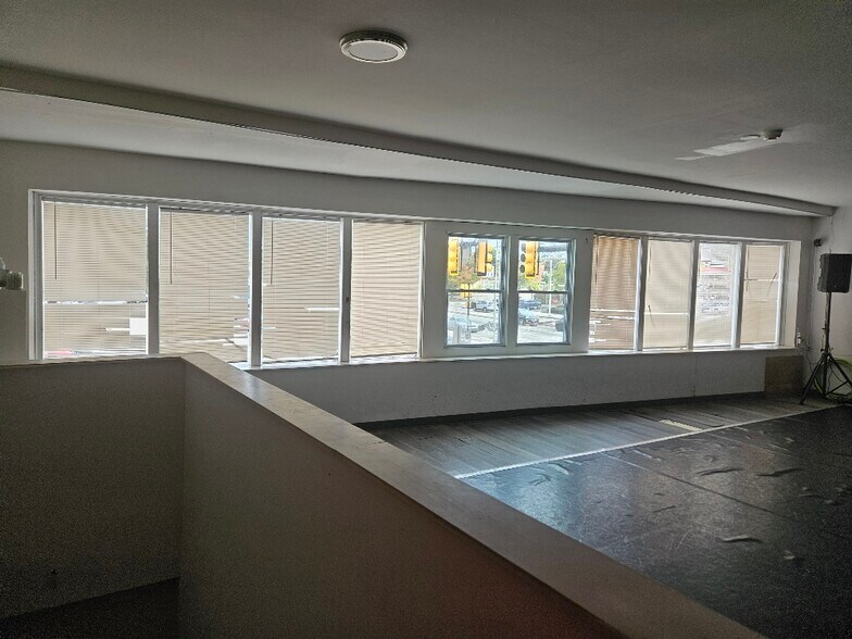 More Photos Of 310-312 W Main St, Norristown Warehouse For Lease