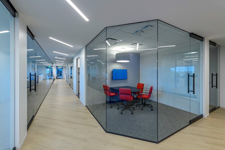 More Photos Of 575 N Dairy Ashford Rd, Houston Office For Sale