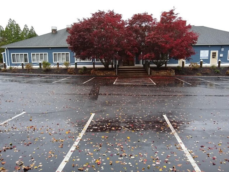 More Photos Of 140 Point Judith Rd, Narragansett Storefront Retail Office For Sale