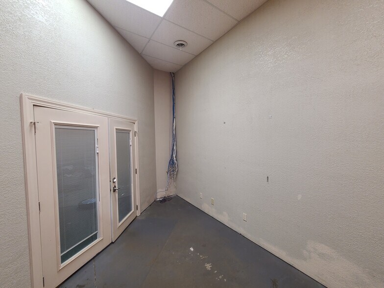 More Photos Of 2360 N Nevada Ave, Minneapolis Warehouse For Sale