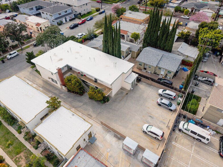 More Photos Of 2233 Addison Way, Los Angeles Apartments For Sale