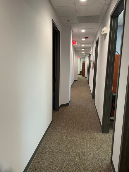 More Photos Of 4200 Cantera Dr, Warrenville Office For Sale