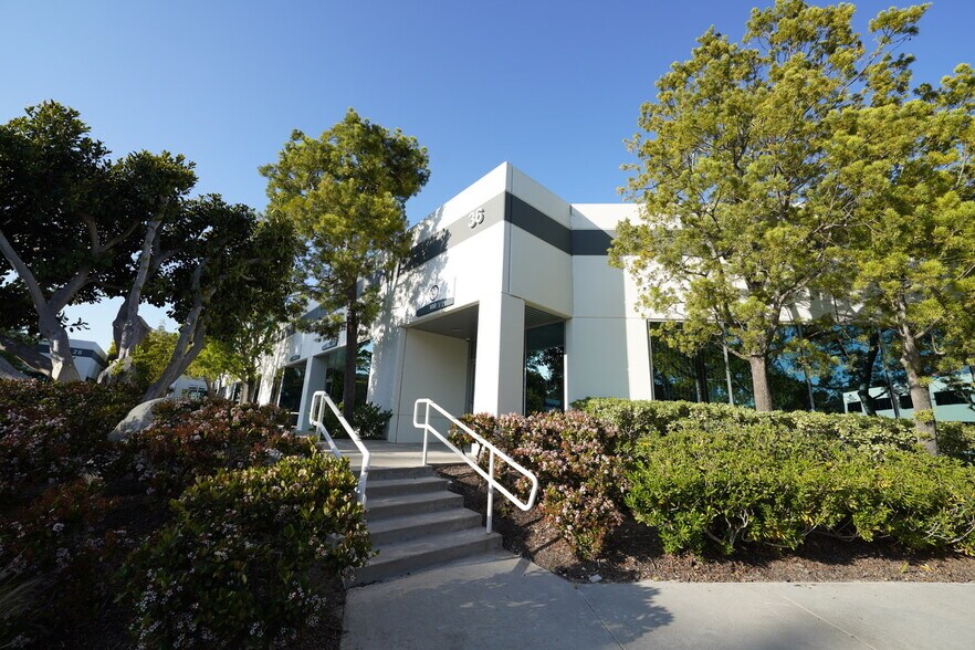 More Photos Of 72 Argonaut, Aliso Viejo Light Manufacturing For Lease