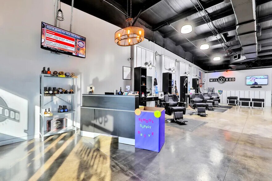 More Photos Of 518 Hollyberry Ln, Orange Park Storefront Retail Office For Lease