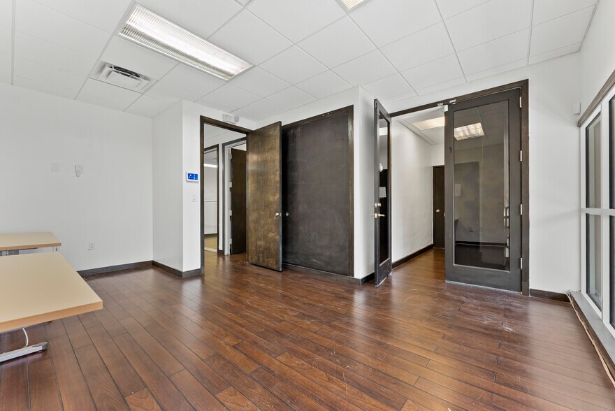 More Photos Of 20165-20199 NE 16th Pl, Miami Flex For Lease