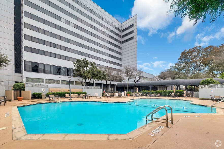 More Photos Of 15700 John F Kennedy Blvd, Houston Hotel For Sale