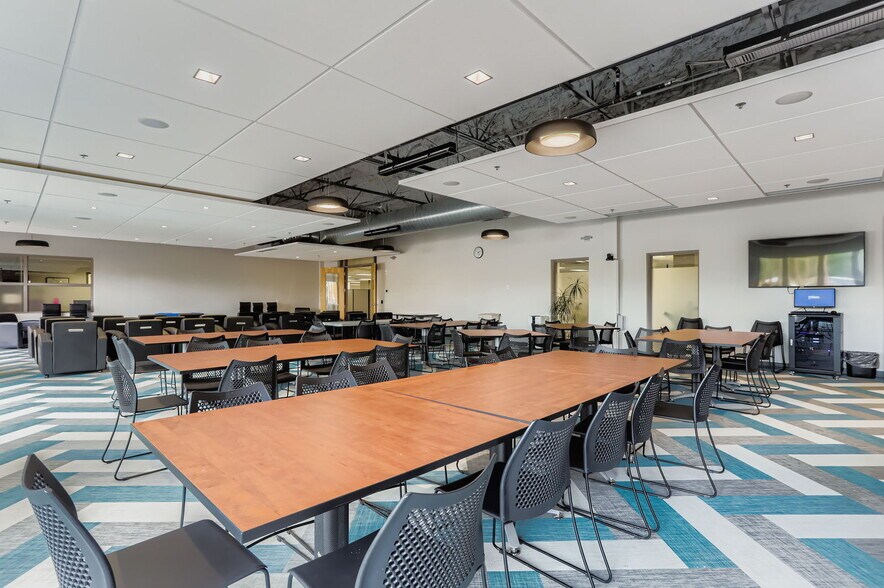 More Photos Of 7420 E Dry Creek Pky, Longmont Office For Lease