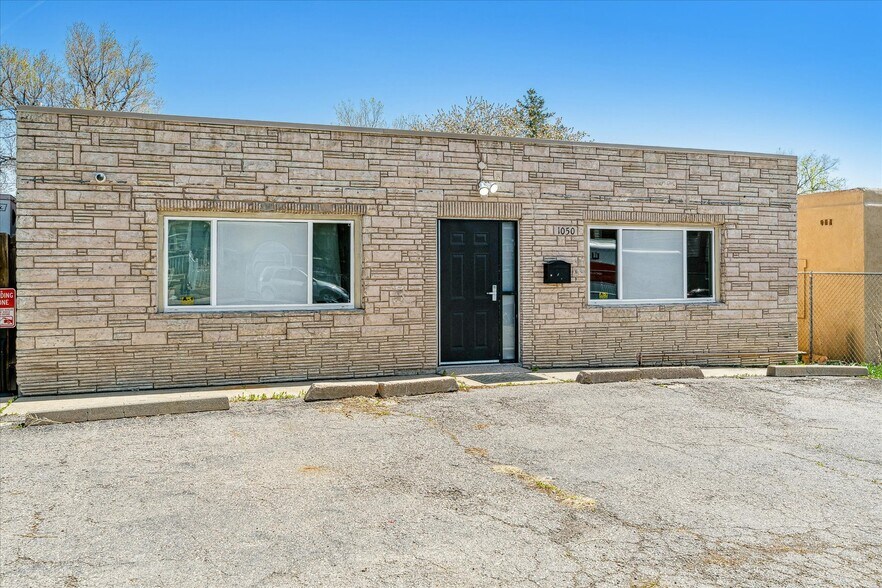 More Photos Of 1050 S Quitman St, Denver Showroom For Sale