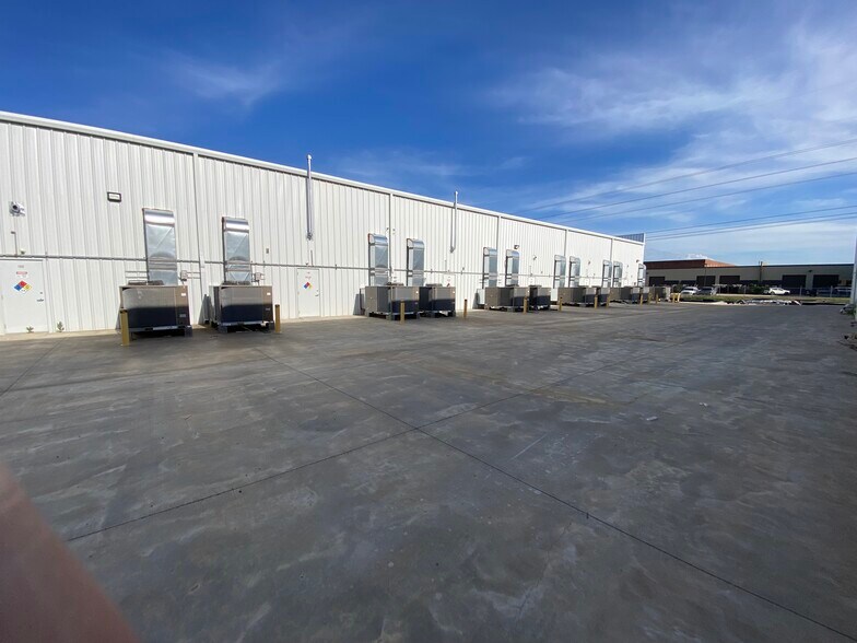 More Photos Of 4204 28th Ave NW, Norman Industrial For Lease