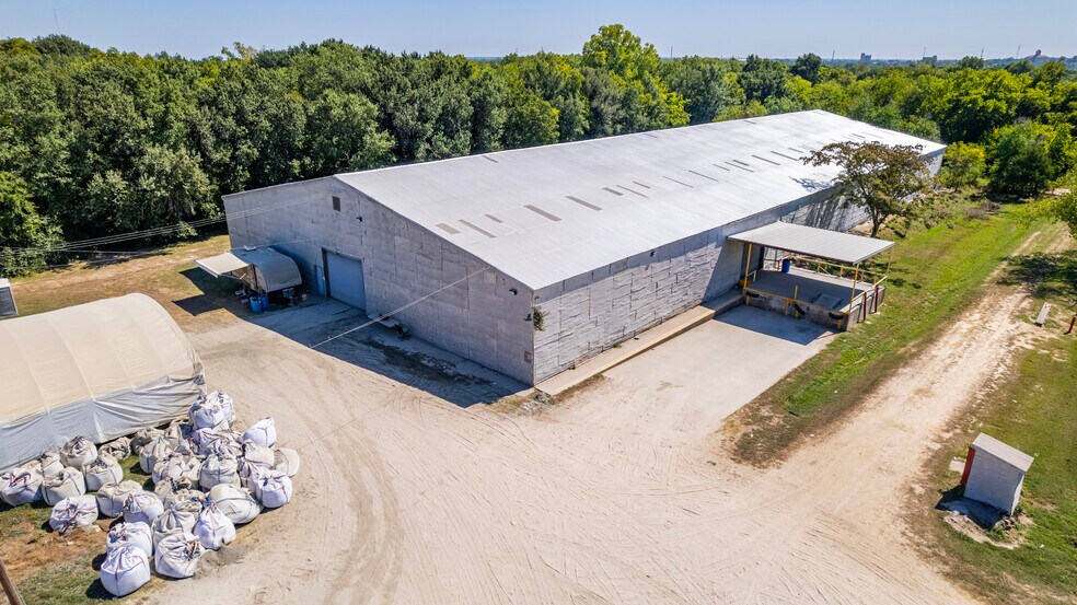 More Photos Of 401 Hardy Ave, Corsicana Warehouse For Lease