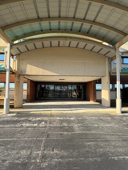 More Photos Of 340 Bogle St, Somerset Medical For Sale