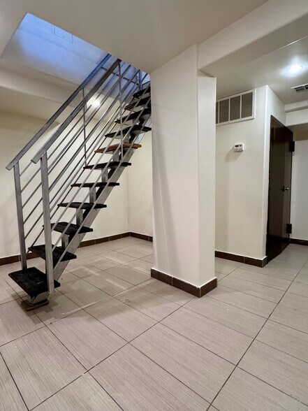 More Photos Of 237 Jefferson St, Brooklyn Apartments For Lease