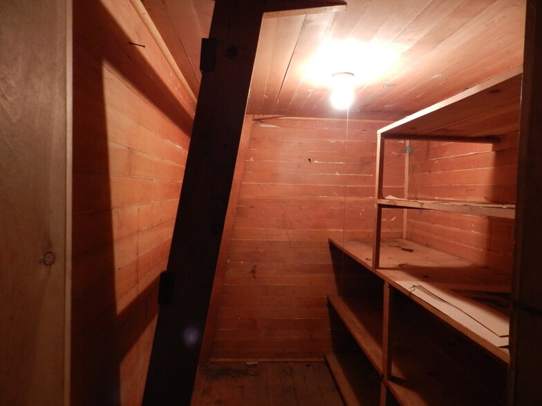 More Photos Of 104 Challis St, Salmon Warehouse For Sale