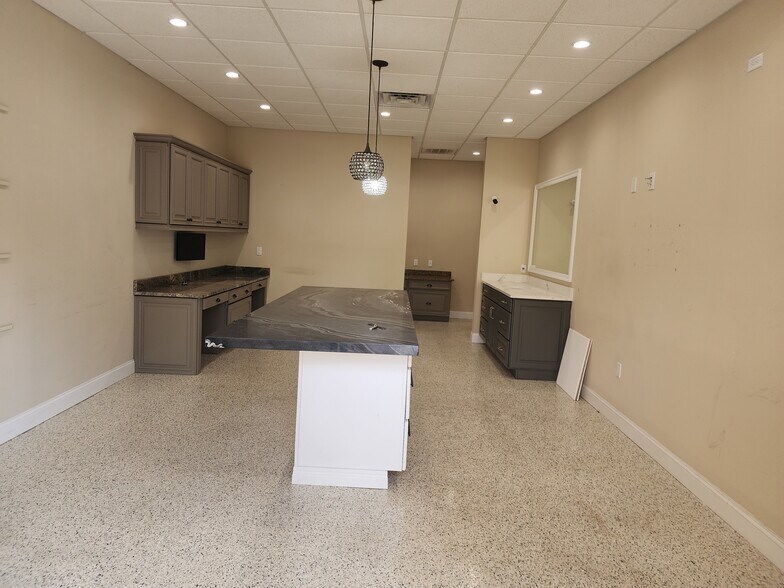 More Photos Of 920-936 36th Ct SW, Vero Beach Warehouse For Lease