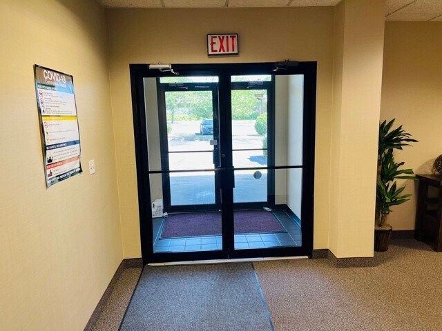 More Photos Of 3033 Express Dr N, Islandia Office For Lease