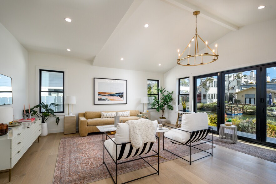 More Photos Of 223 Howland Canal, Venice Multifamily For Sale