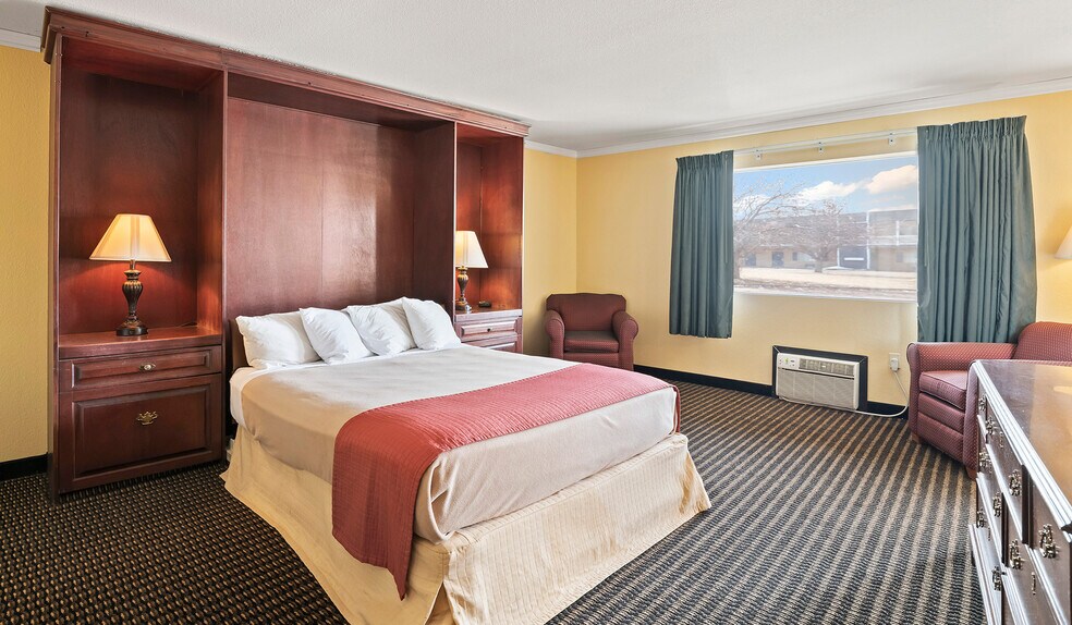 More Photos Of 700 Colorado Ave, Stratton Hotel For Sale