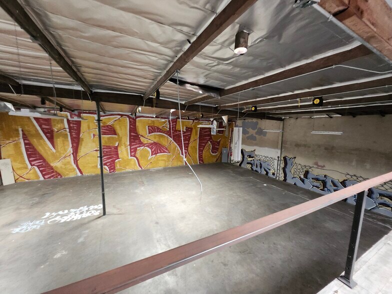 More Photos Of 13501 S Main St, Los Angeles Warehouse For Lease