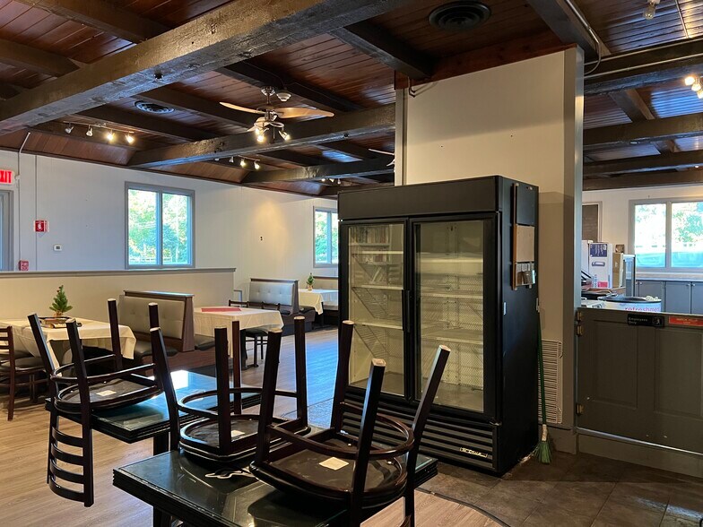 More Photos Of 35-A Solomon Pond Rd, Northborough Restaurant For Lease