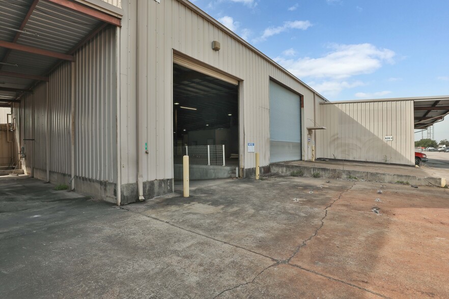 More Photos Of 12130 Highway 3, Webster Unknown For Lease