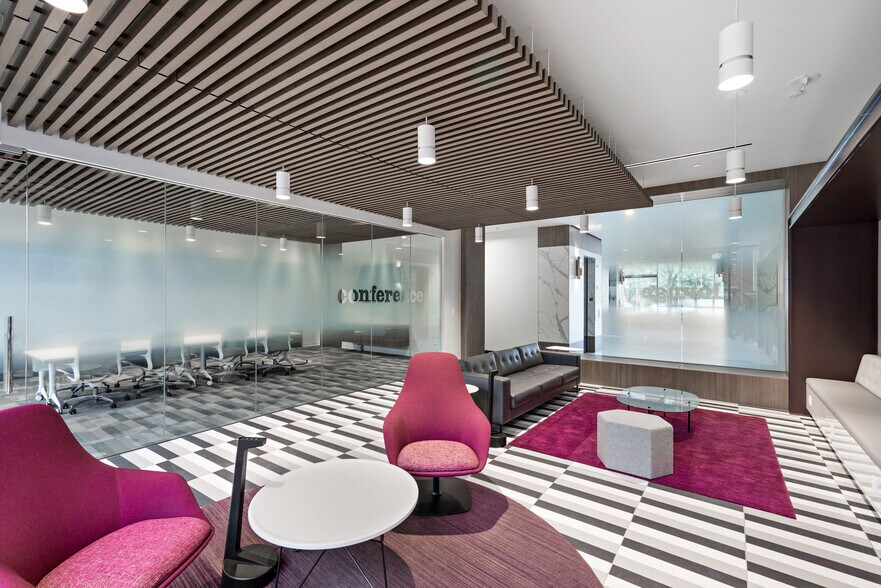 More Photos Of 2000 Bering Dr, Houston Office For Lease