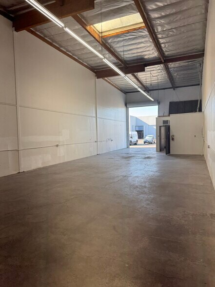 More Photos Of 1390 E Burnett St, Signal Hill Unknown For Lease