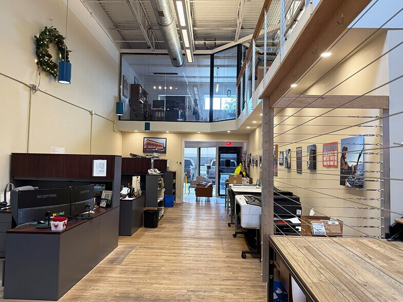 More Photos Of 8740 Cherry Ln, Laurel Light Manufacturing For Sale