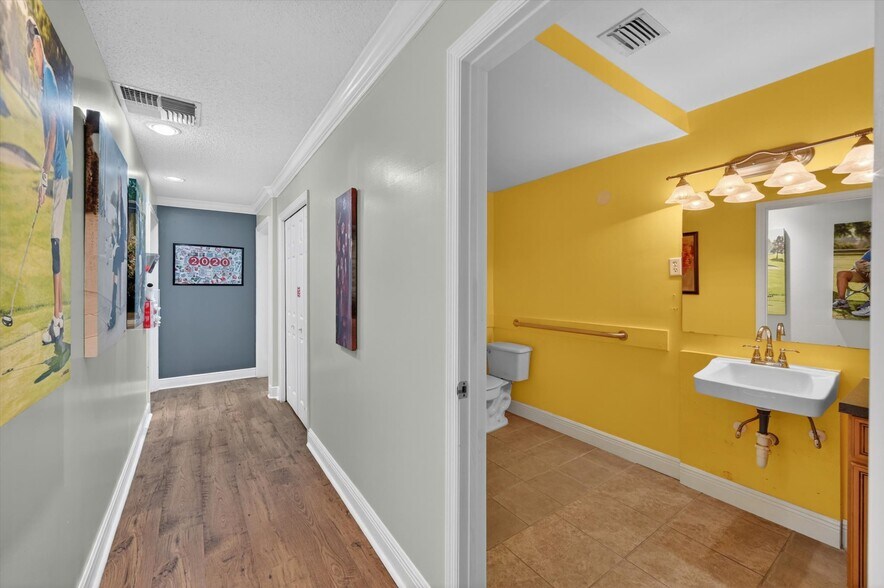 More Photos Of 7 W Main St, Apopka Office For Sale