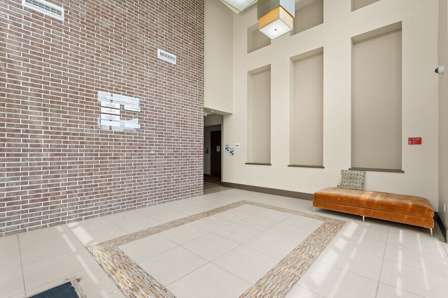 More Photos Of 16701 Creek Bend Dr, Sugar Land Medical For Lease