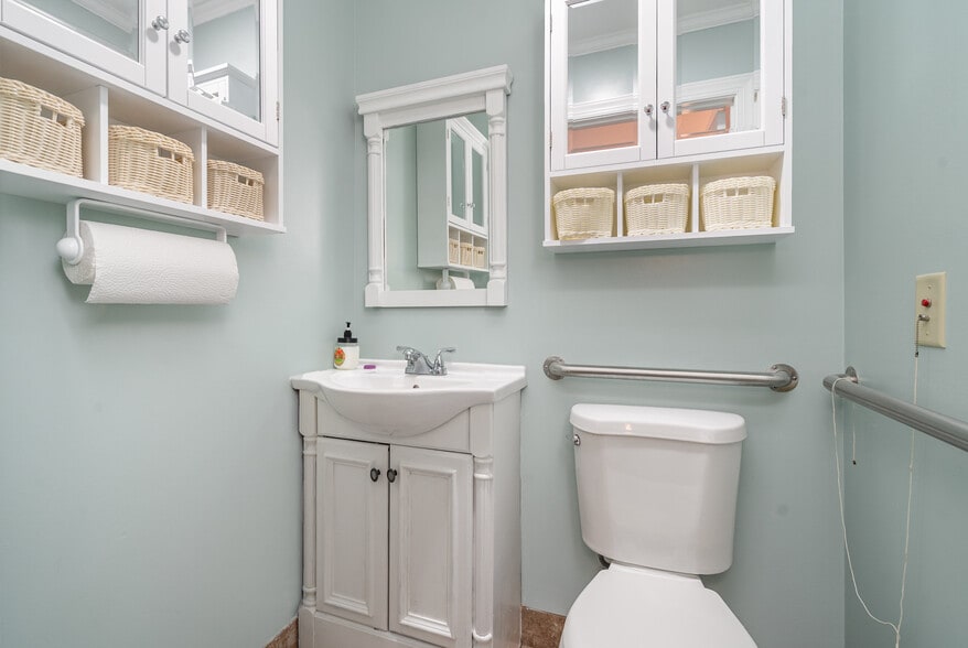 More Photos Of 2415A-2415B-2441 S Center St, Hickory Assisted Living For Sale