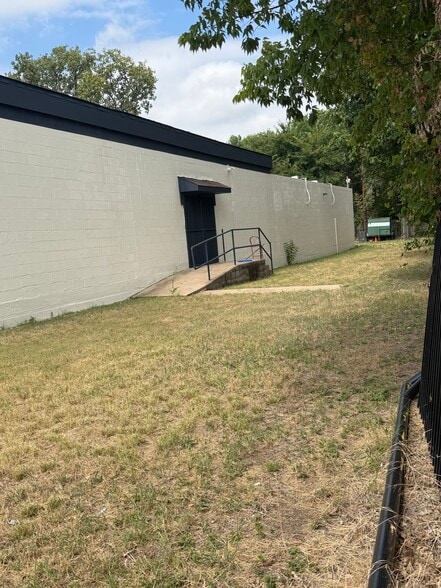 More Photos Of 2211 Lamont Ave, Dallas Land For Sale