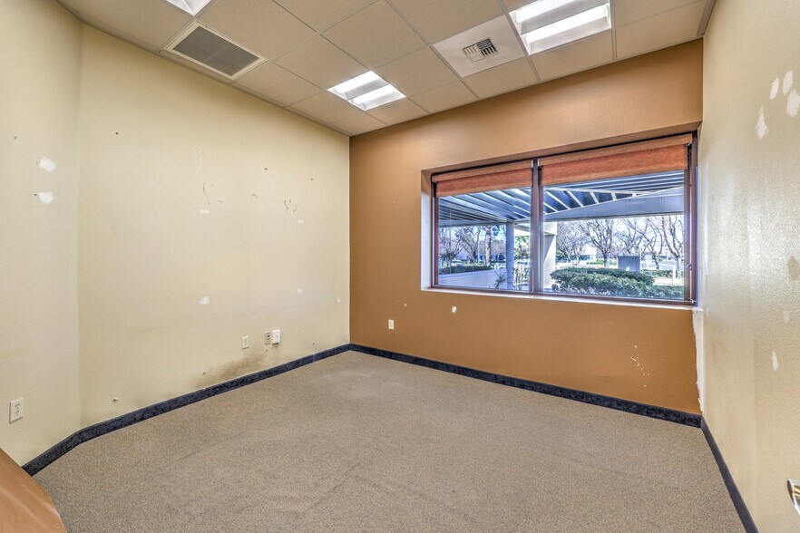 More Photos Of 955 Grier Dr, Las Vegas Light Distribution For Lease