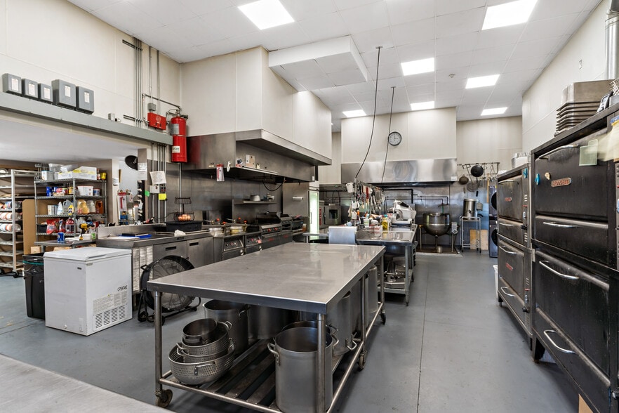 More Photos Of 499 State Rd, Plymouth Restaurant For Sale