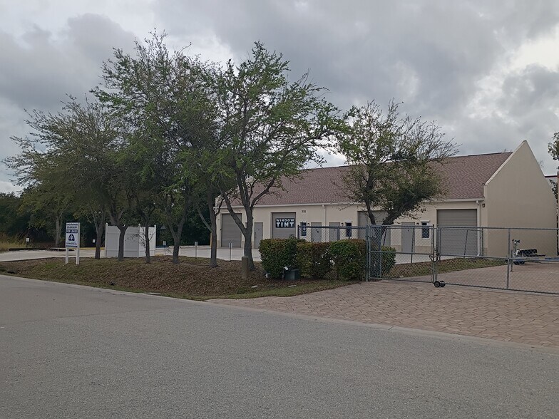 More Photos Of 326 NE 3rd Ave, Cape Coral Warehouse For Lease