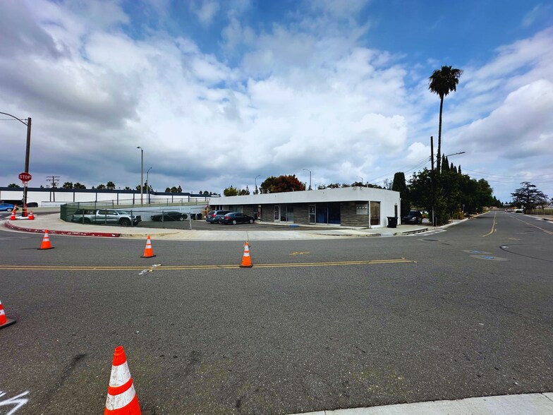 More Photos Of 2329-2335 W Sequoia Ave, Anaheim Storefront Retail Office For Lease