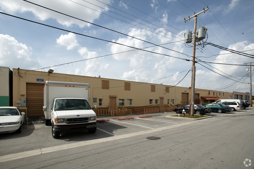 More Photos Of 2402-2406 W 8th Ct, Hialeah Warehouse For Lease