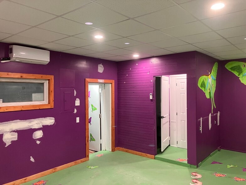 More Photos Of 909 Starkeys Aly, Wilmington Specialty For Lease