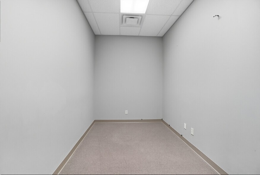 More Photos Of 1104-1124 Kemper Meadow Dr, Forest Park Storefront For Lease