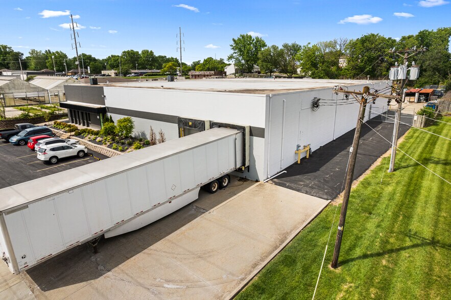 More Photos Of 707 SW 10th St, Blue Springs Warehouse For Sale
