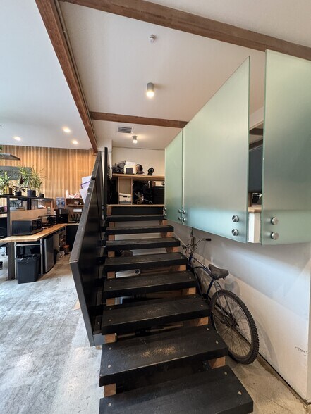 More Photos Of 127 Arena St, El Segundo Flex For Lease