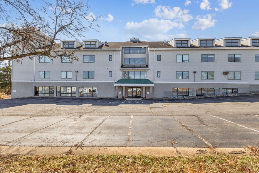 More Photos Of 602 S King St, Leesburg Medical For Sale