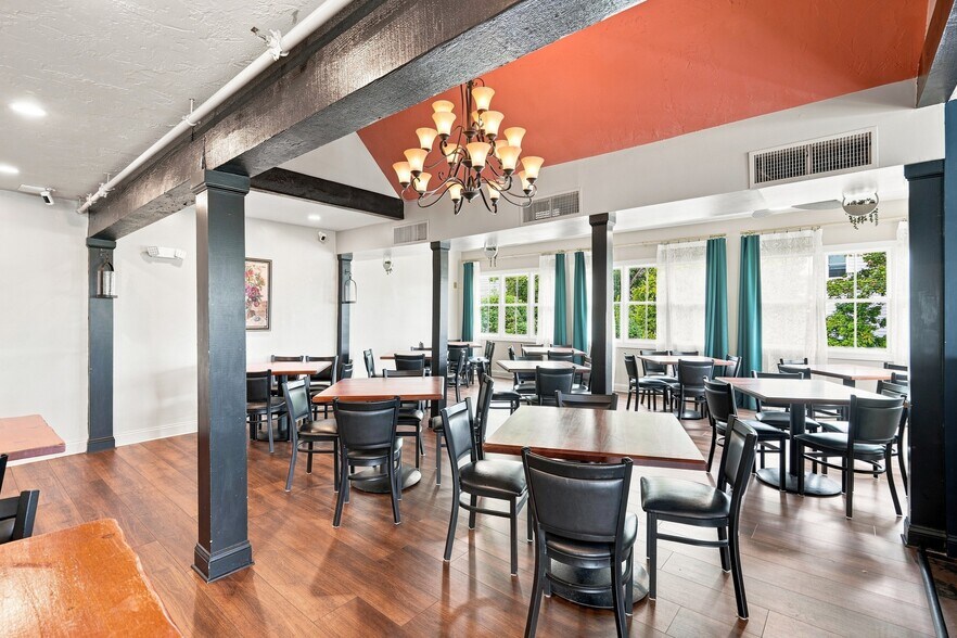 More Photos Of 170 Water St, Plymouth Storefront For Lease